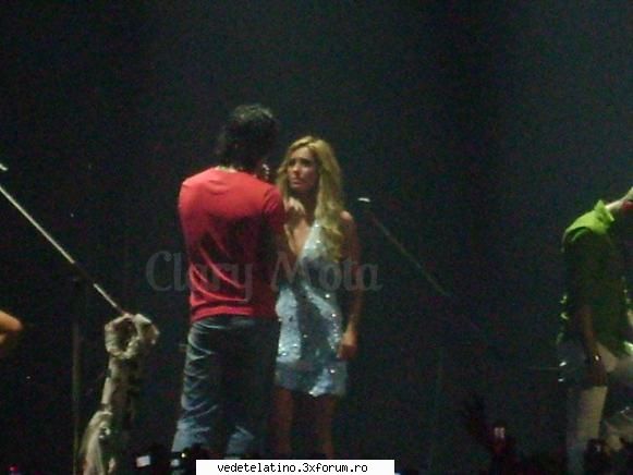anahi poncho