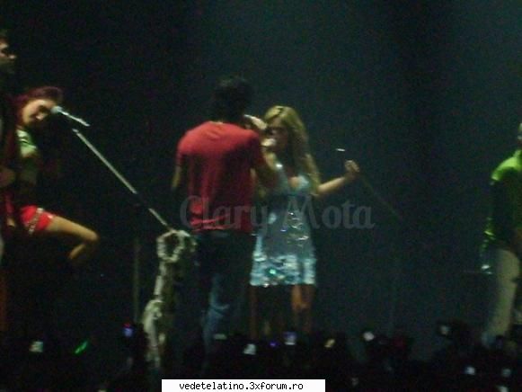 anahi poncho