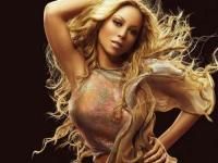 mariah carey cea mai buna cantareata din anul 1990, mariah carey devenit faimoasa pentru vocea ei.