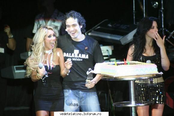 anahi poncho
