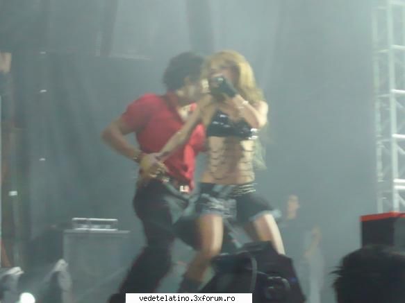 anahi poncho