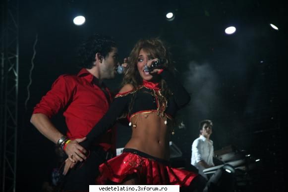 anahi poncho