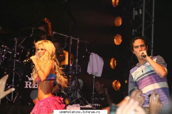 anahi poncho